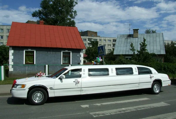 Latvia Riga White Wedding Limousine Bride House — Stock Photo, Image