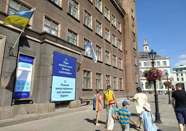 Latvia Riga Ukrainian Symbols Capital Latvia Group People Riga Support — Fotografia de Stock