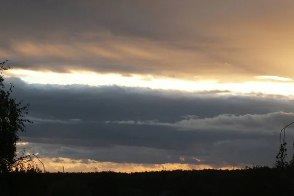 Облака Перед Ливнем Природном Парке Большом Микрорайоне Риги — стоковое фото
