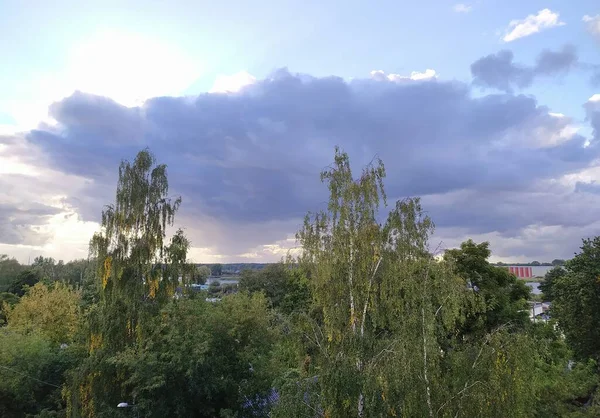 Nuages Avant Une Averse Dans Parc Naturel Microquartier Bolderaja Riga — Photo