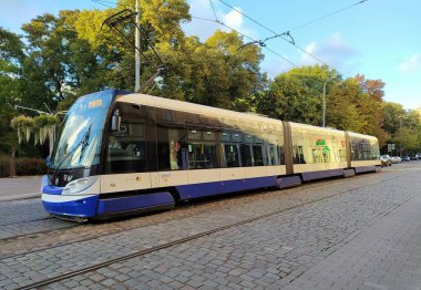 Letonya, Riga. Riga caddesindeki tramvay..