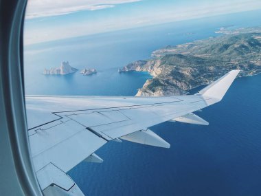 Uçak penceresinden Es Vedra 'yı izle