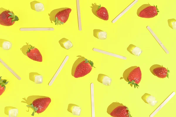 Creative Pattern Made Ice Cubes Strawberries Popsicle Sticks Neon Yellow — стоковое фото