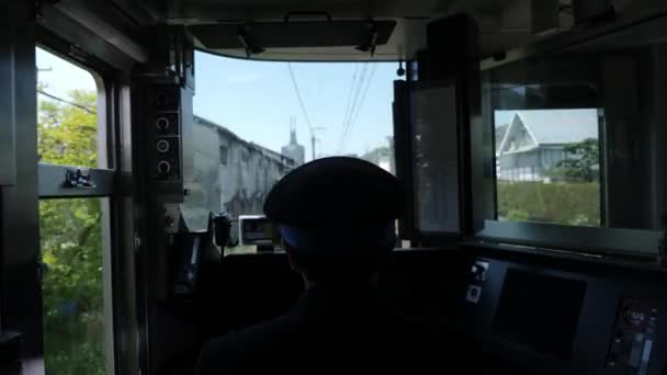 Vista frontal interior de un tren con conductor, Japón. — Vídeos de Stock