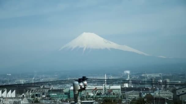 Vacker utsikt över landskapet av ikoniska Mt Fuji från Shinkansen. — Stockvideo