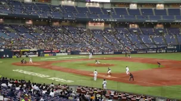 Mecz baseballa w Japonii. Mecz baseballowy w Osaka. — Wideo stockowe