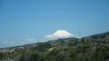 Nozomi shinkansen 'den ikonik Fuji Dağı' nın güzel manzarası..