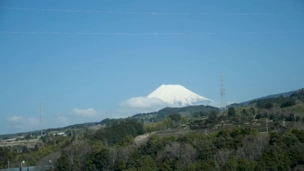 Beautiful landscape view of iconic Mt Fuji from a Nozomi shinkansen. — стоковое видео