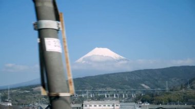 Nozomi shinkansen 'den ikonik Fuji Dağı' nın güzel manzarası..