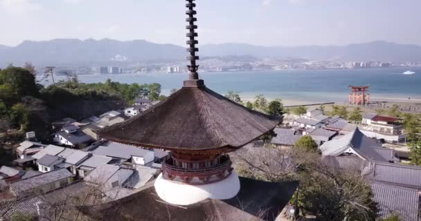 Drone footage of Tahoto Pagoda on Miyajima island, Japan. — Vídeos de Stock