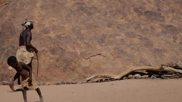 Twyfelfontein Namibië Mei Damara Stam Een Traditioneel Dorp Namibië Afrika — Stockvideo