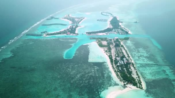 Vista Aérea Hermoso Atolón Isla Con Resort Las Maldivas Atolón — Vídeos de Stock