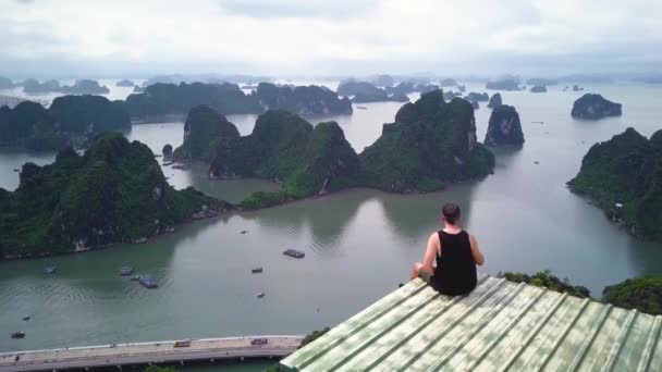 Aerial Footage Man Standing Rooftop Looking Mystical Long Bay Vietnam — Stockvideo