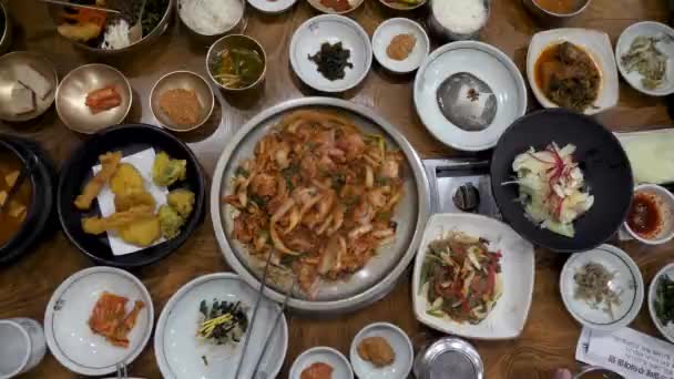 Stunning Culinary Experience Traditional Korean Food Typical Korean Restaurant Dishes — Stock video