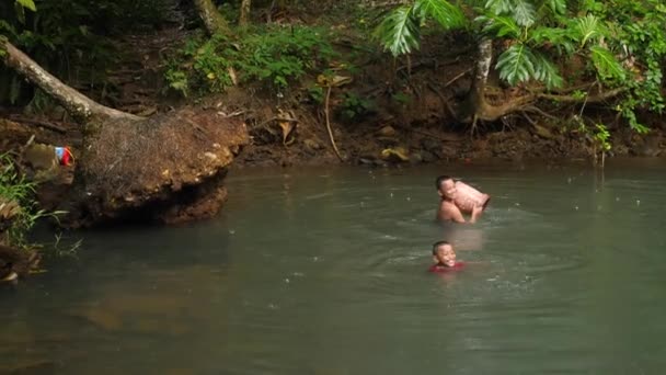 Pohnpei Micronesia July Young Boys Takes Bath Lake Full Freshwater — стоковое видео