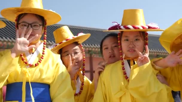 Seoul South Korea July Cute South Korean Young Girls Wearing — Stockvideo
