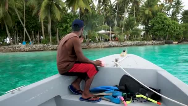 Majuro Marshall Island July Local Guy Drinking Coffee Boat While — Stockvideo