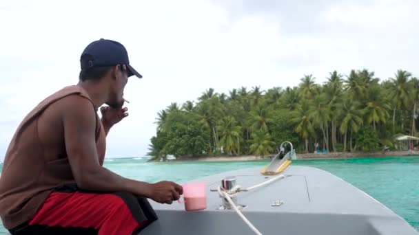 Majuro Marshall Island July Local Guy Drinking Coffee Boat While — Stockvideo