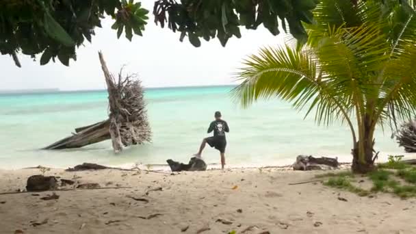 Rock Island Palau July Palauan Sailor Relaxing Empty Beach Huge — Stockvideo