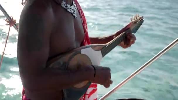 Local Tahitian Playing Ukulele While Sail His Small Boat Bora — Stockvideo