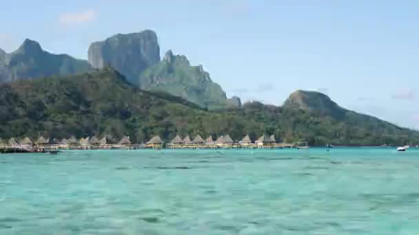 Turquoise Blue Lagoon Bora Bora Tahiti French Polynesia Cruising Yacht — Vídeo de Stock