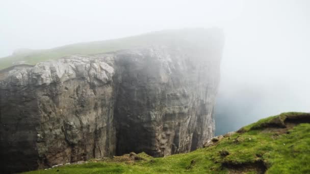 Beautiful View Foggy Traelanipan Slave Mountain Vagar Faroe Islands Perpendicular — Stock Video