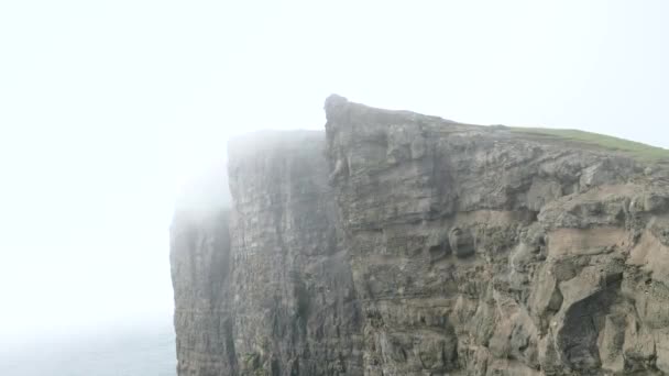 Beautiful View Foggy Traelanipan Slave Mountain Vagar Faroe Islands Perpendicular — 비디오