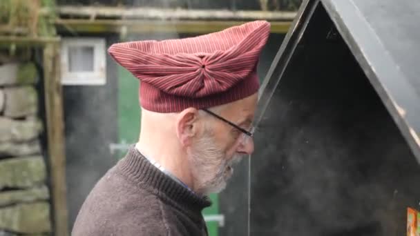 Tjornuvik Faroe Islands August Local Faroese Man Traditional Faroese Hat — Vídeos de Stock