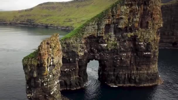 Aerial Drone View Drangarnir Sea Stack Atlantic Ocean Faroe Islands — Stockvideo