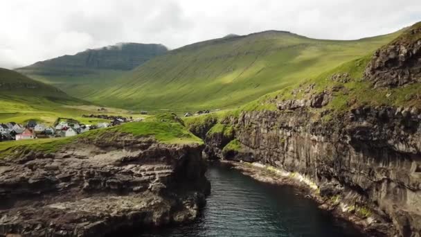 Aerial View Canyon Gjogv Village Faroe Islands Sunny Day Summer — Stockvideo