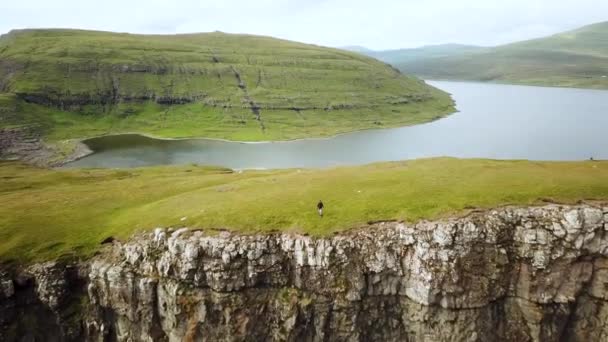 Вид Повітря Озеро Сорвагсватн Або Лейтісватн Найбільше Озеро Фарерських Островах — стокове відео