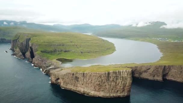 Aerial View Slave Cliff Traelanipan Sorvagsvatn Lake Leitisvatn Biggest Lake — Video