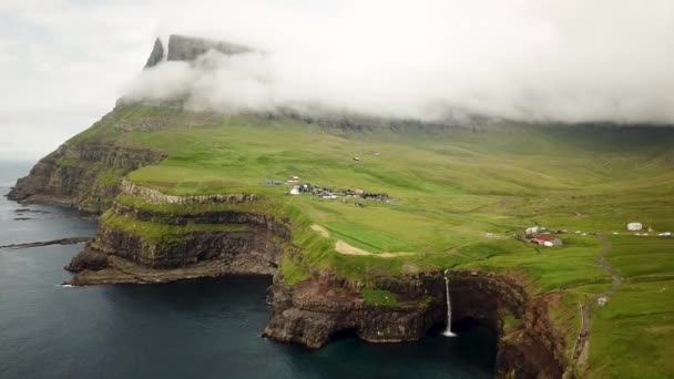 Aerial View Mulafossur Waterfall Faroe Islands Small Village Gasadalur Hvannadalur — ストック動画