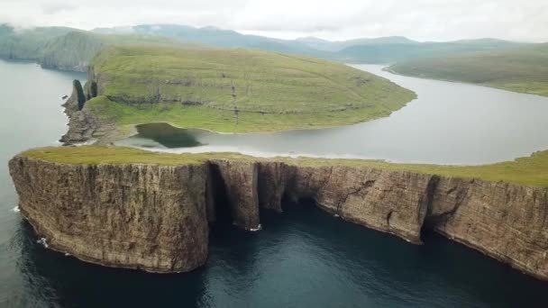 Aerial View Slave Cliff Traelanipan Sorvagsvatn Lake Leitisvatn Biggest Lake — Video