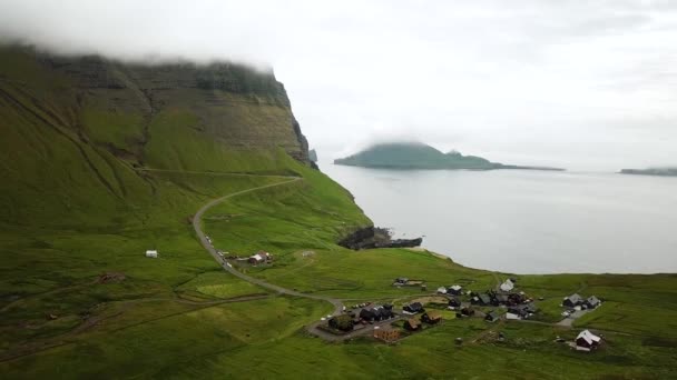 Veduta Aerea Del Villaggio Gasadalur Isole Faroe Valle Hvannadalur Filmati — Video Stock
