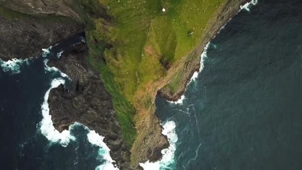 Veduta Aerea Drone Scogliere Nell Isola Kalsoy Isole Faroe Incredibile — Video Stock