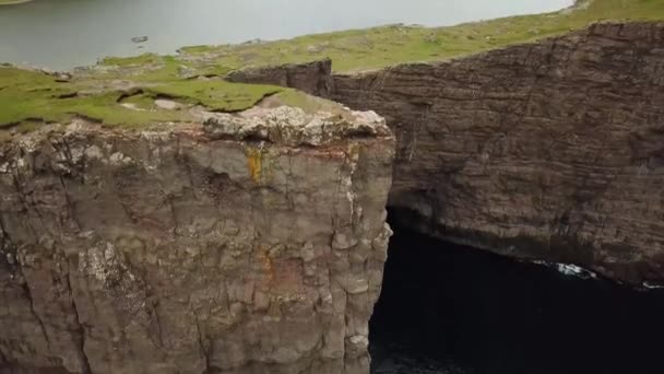 Veduta Aerea Drone Una Scogliera Slave Traelanipan Isole Faroe Grosse — Video Stock