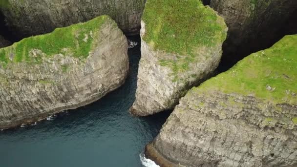 Вид Літака Dunnesdrangar Фарерські Острови Дивовижна Природа Величезні Скелі Гори — стокове відео