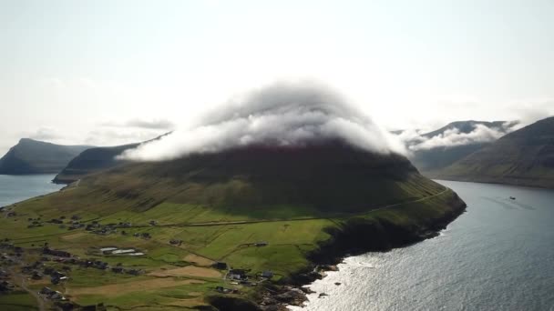 Вид Повітря Малінсфйолл Захований Тумані Фарерські Острови Дивовижна Природа Фарерських — стокове відео