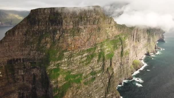 Vista Aérea Drone Ilha Kalsoy Ilhas Faroé Incrível Natureza Faroesa — Vídeo de Stock