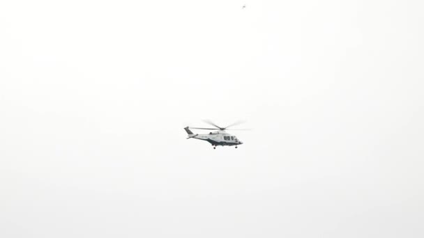 Helicóptero Volando Entre Islas Las Islas Feroe Transporte Entre Islas — Vídeo de stock