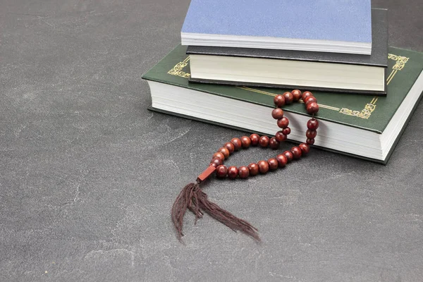 Books Rosary Beads Black Copy Space — Stock Photo, Image