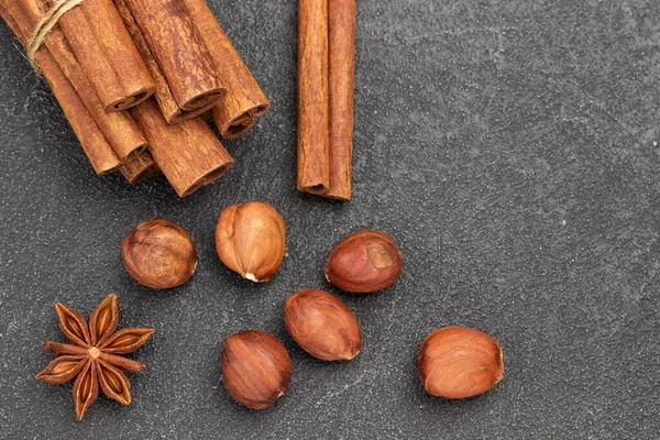 Cinnamon Sticks Tied Thread Star Anise Nuts Flat Lay Black — Φωτογραφία Αρχείου