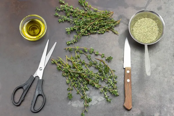 Scissors Knife Table Sprigs Green Thyme Dry Thyme Metal Bowl — Stock Photo, Image