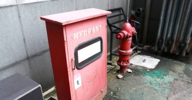 Yangın musluğu halka açık bir tesistir. Şu anda, eğlence parkları, alışveriş merkezleri, yollar, fabrikalar, binalar, pazarlar, hatta kentsel alanlardaki evler gibi birçok kamusal alan var.