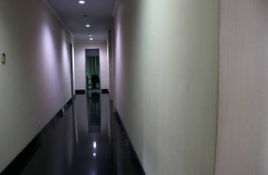 Açık kahverengi ofis sokak koridoru