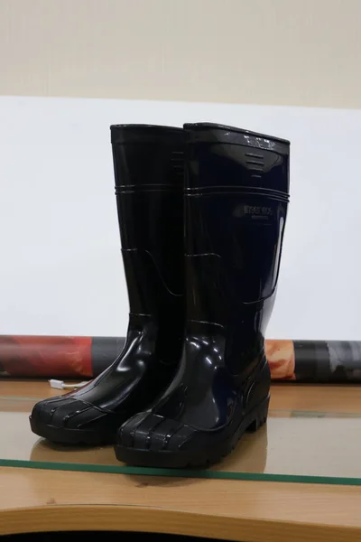Black Boots Made Rubber Workers Wear Shoes Wet Dirty Places — Fotografia de Stock