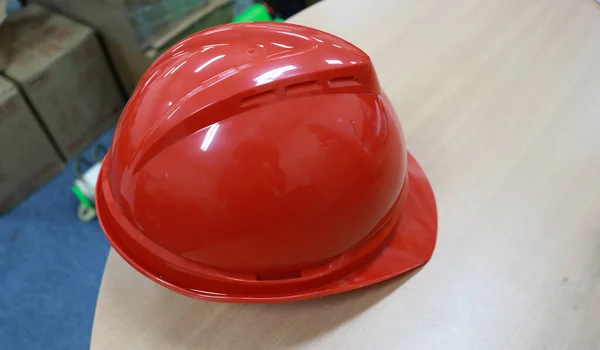 Фотографии Красных Защитных Шлемов Обычно Используются Рабочими Защиты Головы — стоковое фото