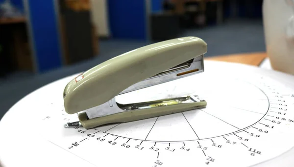 White Paperclip Stapler Office Desk Tool Part Office Stationary Supplies — Foto de Stock