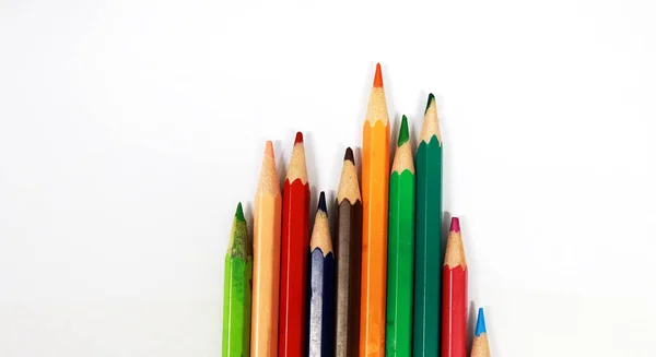 铅笔的各种颜色的照片 这些铅笔是用来着色的 通常是幼儿园或小学上美术课时使用的 — 图库照片